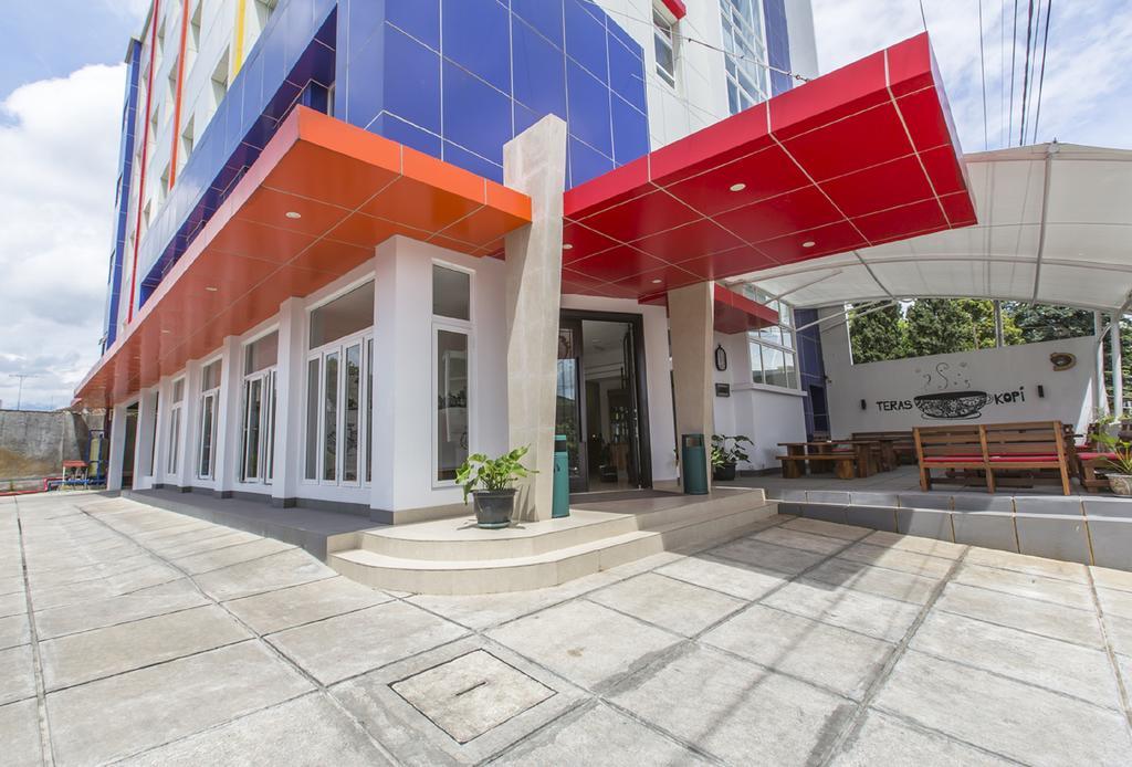 Sparks Odeon Sukabumi, Artotel Curated Luaran gambar